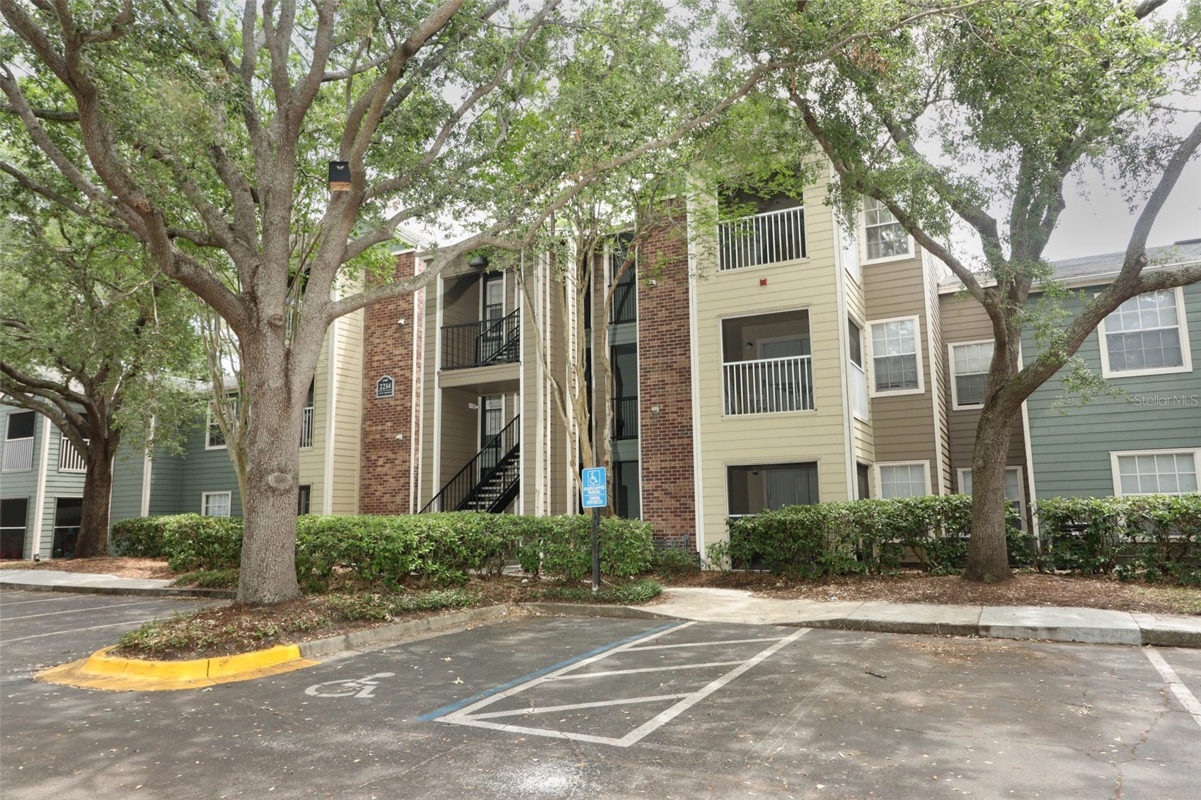 2214 METROPOLITAN WAY 1032
