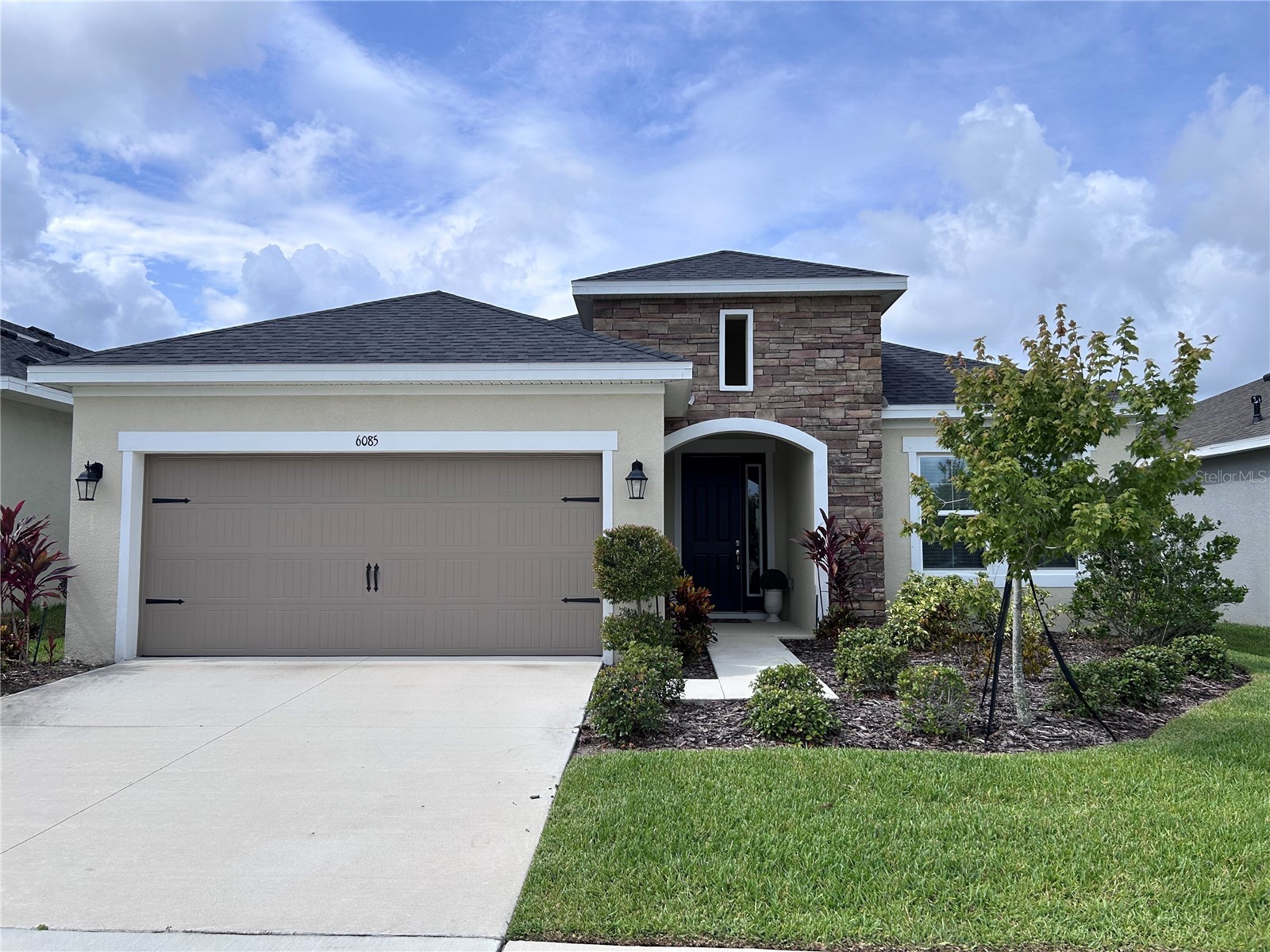 6085 HIDDEN BRANCH DRIVE