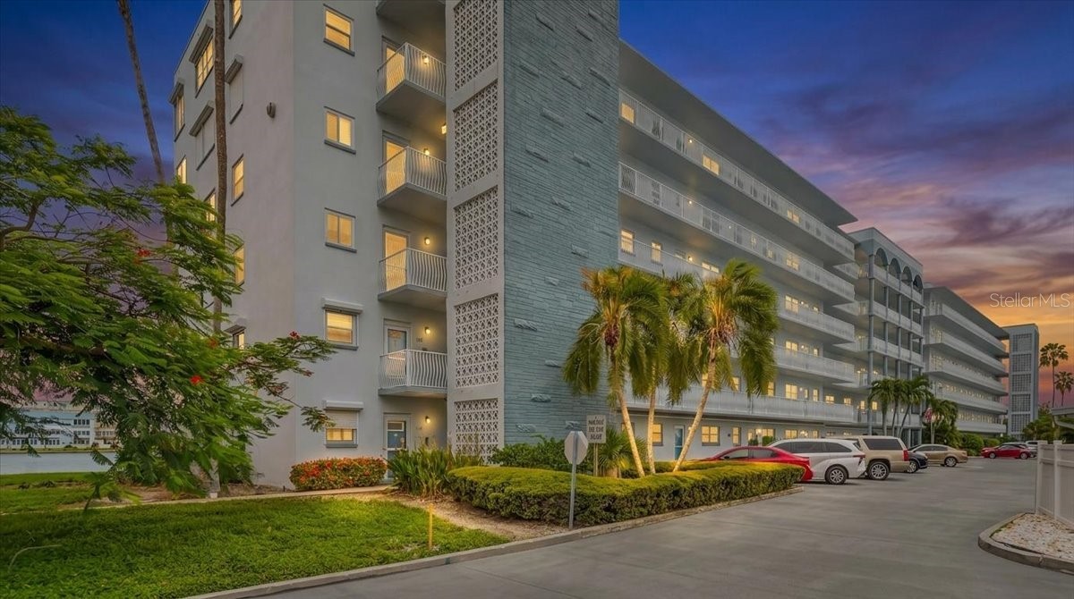 5925 SHORE BOULEVARD S 302