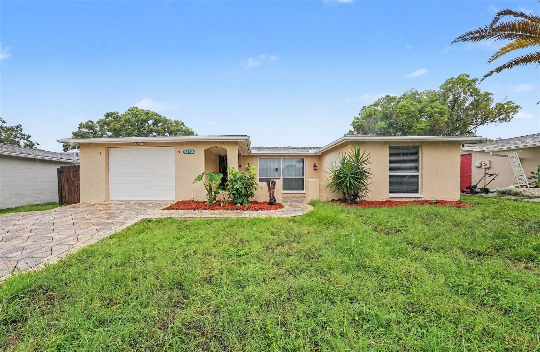 9135 HUNT CLUB LANE