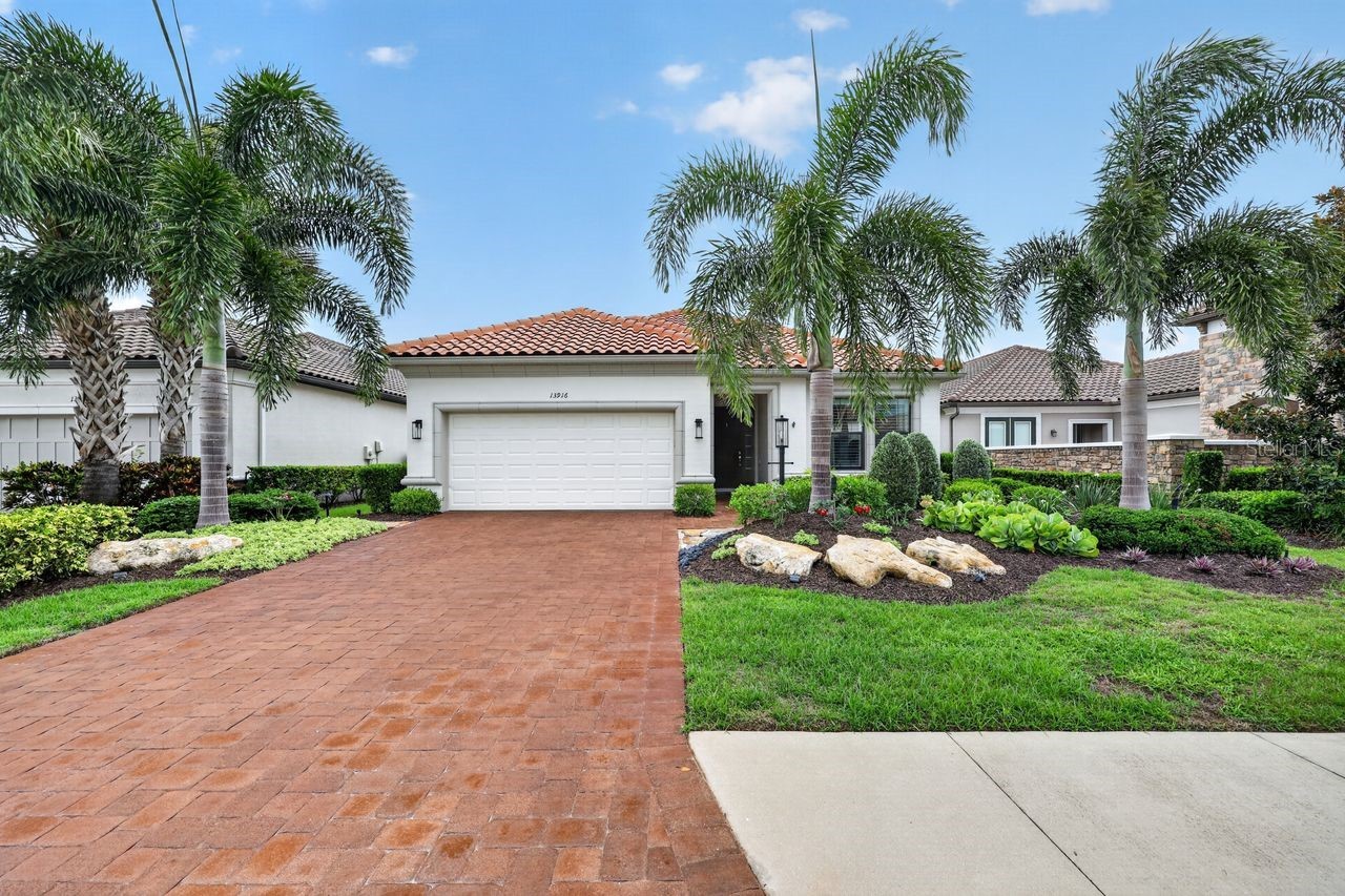 13916 MESSINA LOOP
