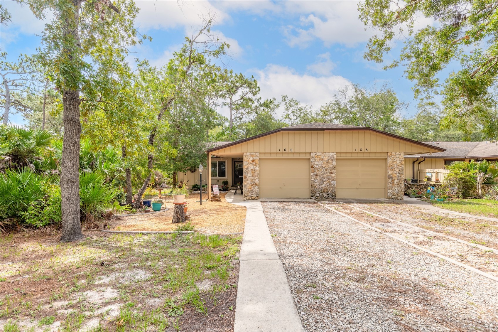 160 MAGNOLIA LOOP