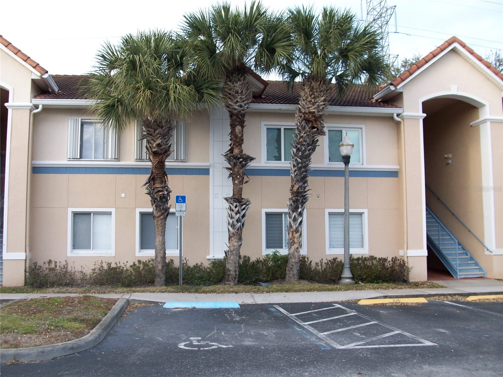 495 LAS CORTES LANE 105