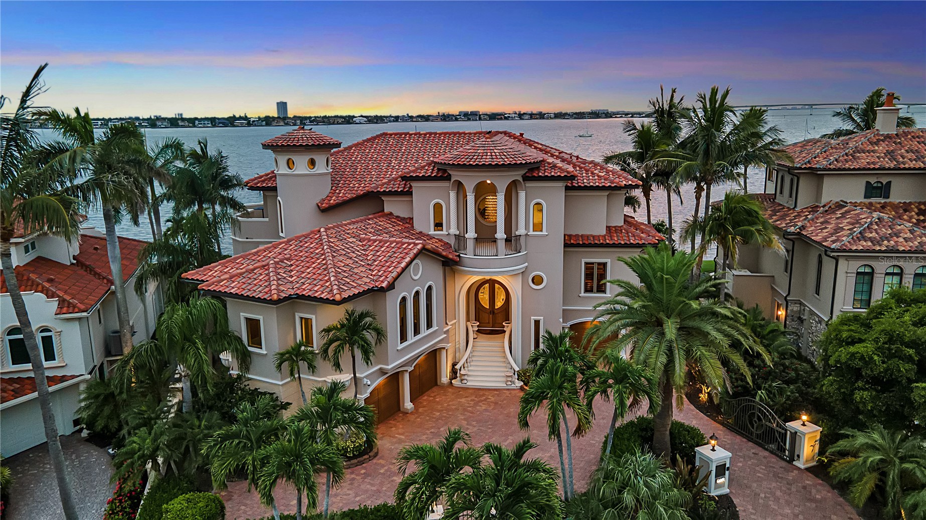 1372 HARBOR DRIVE
