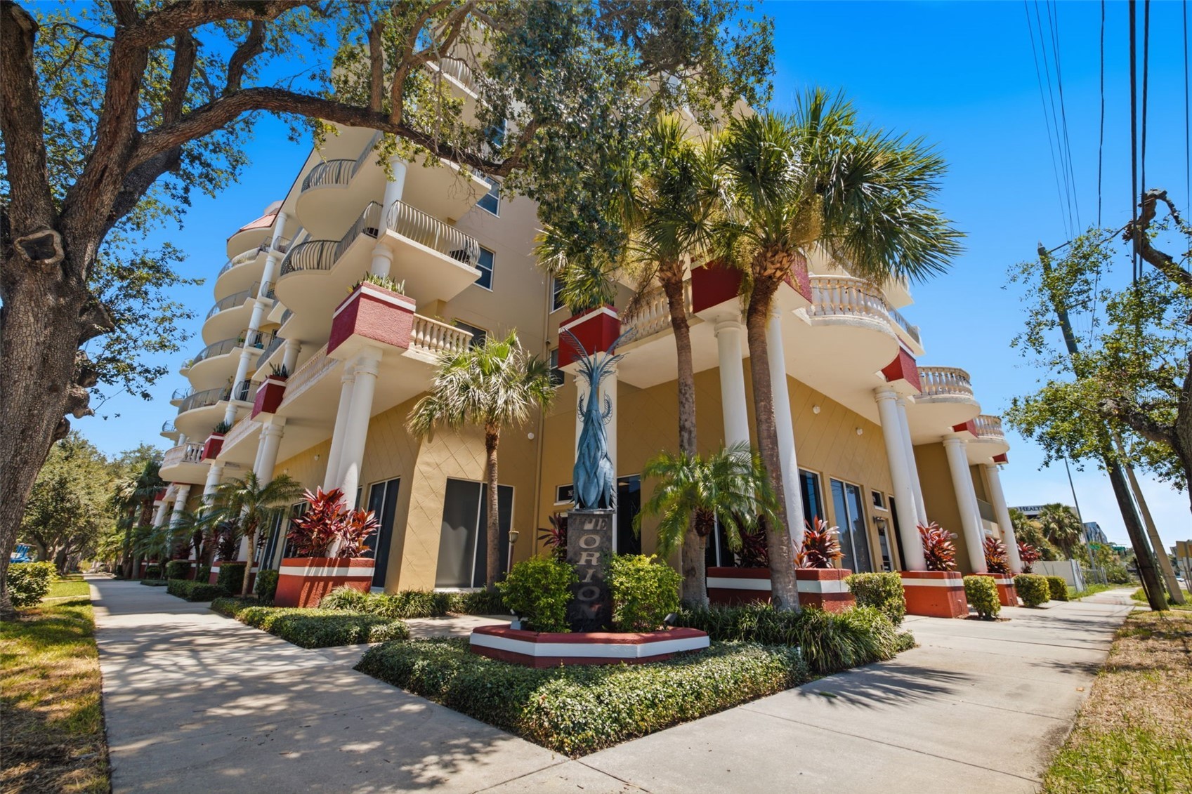 750 4TH AVENUE S 305D
