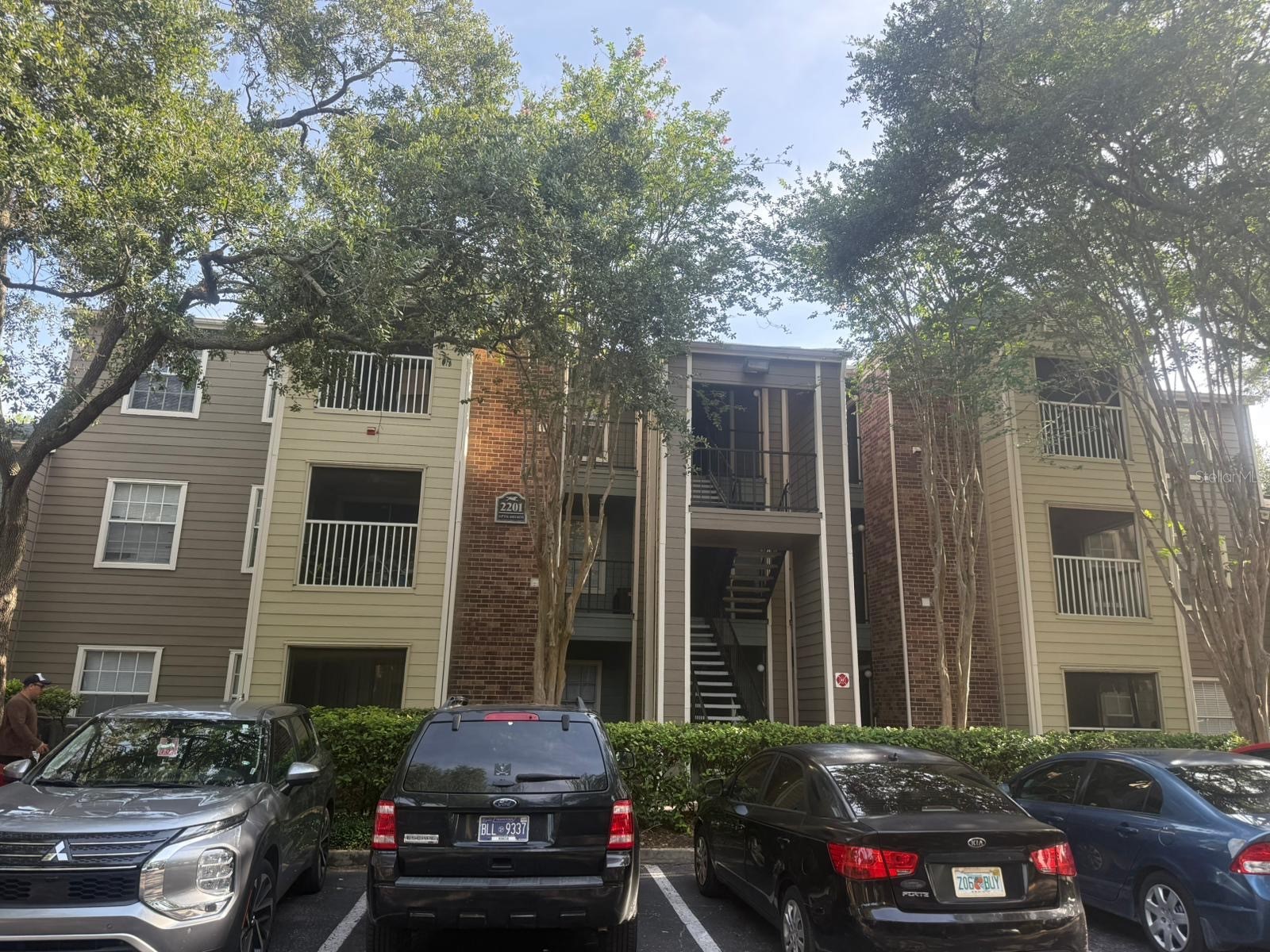 2201 METROPOLITAN WAY 1423