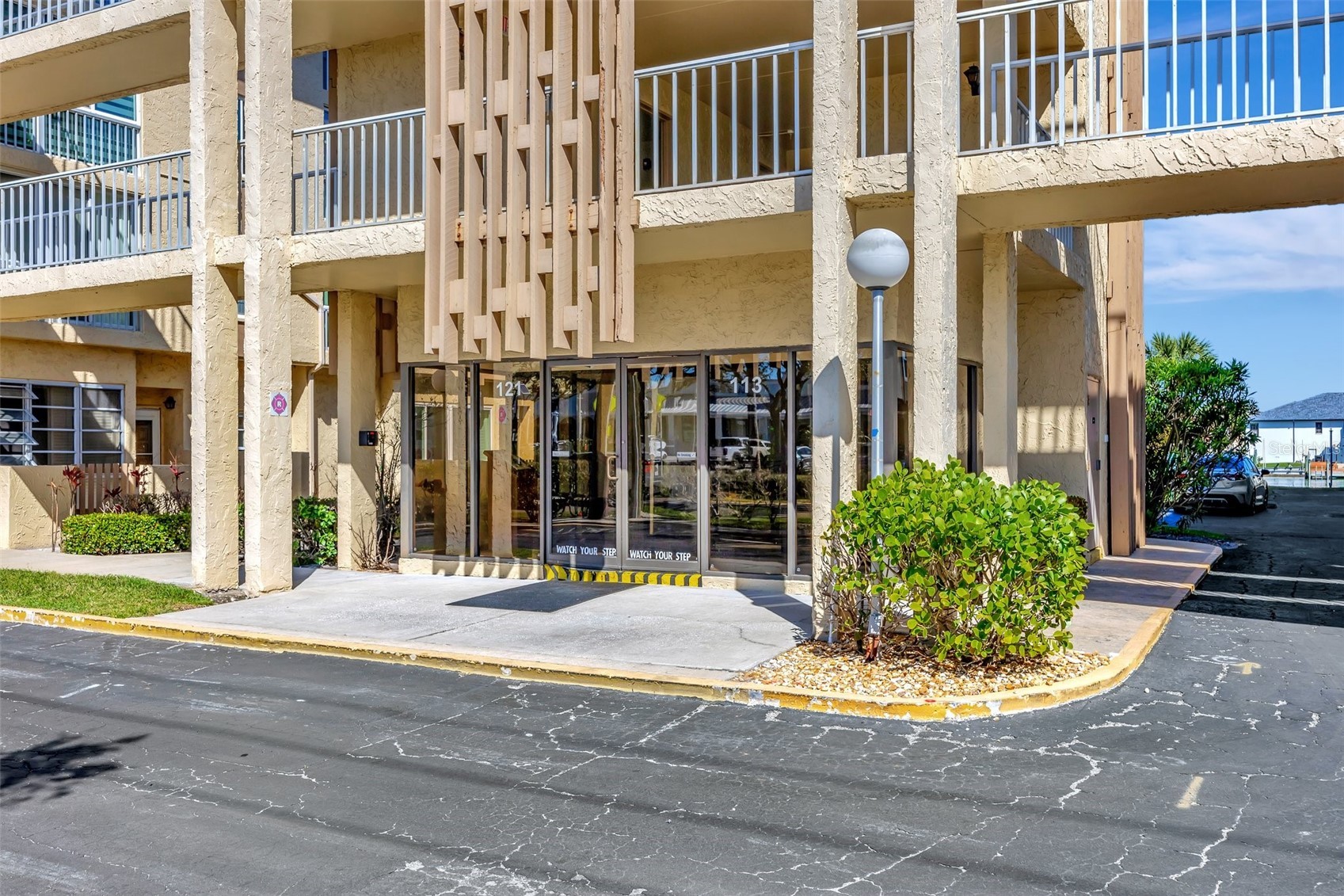 113 ISLAND WAY 241