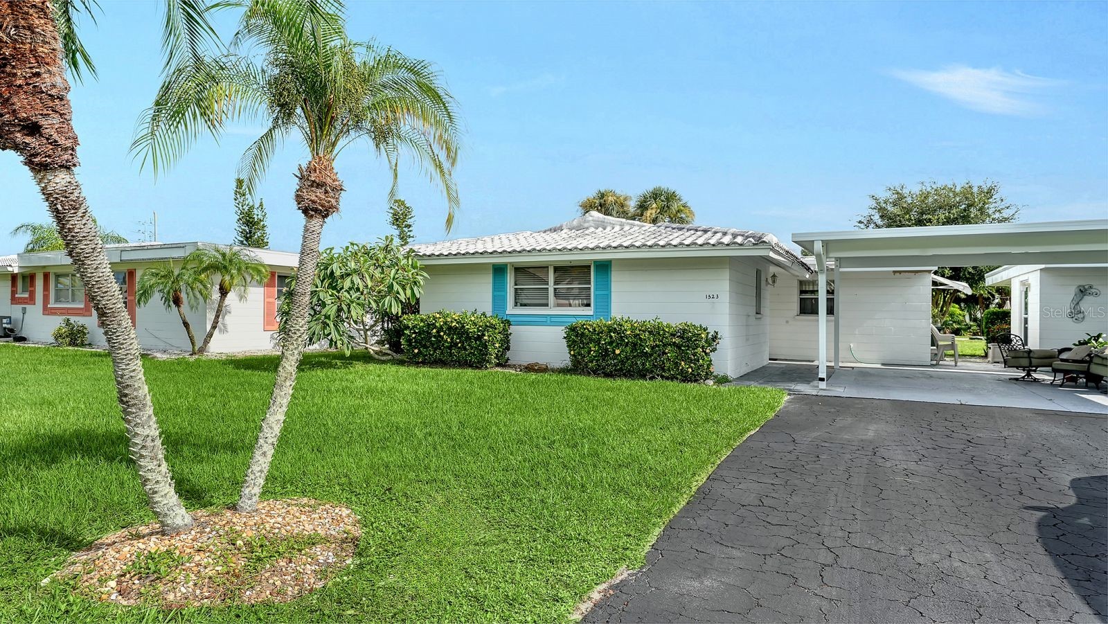 1523 LAKESIDE DRIVE 15