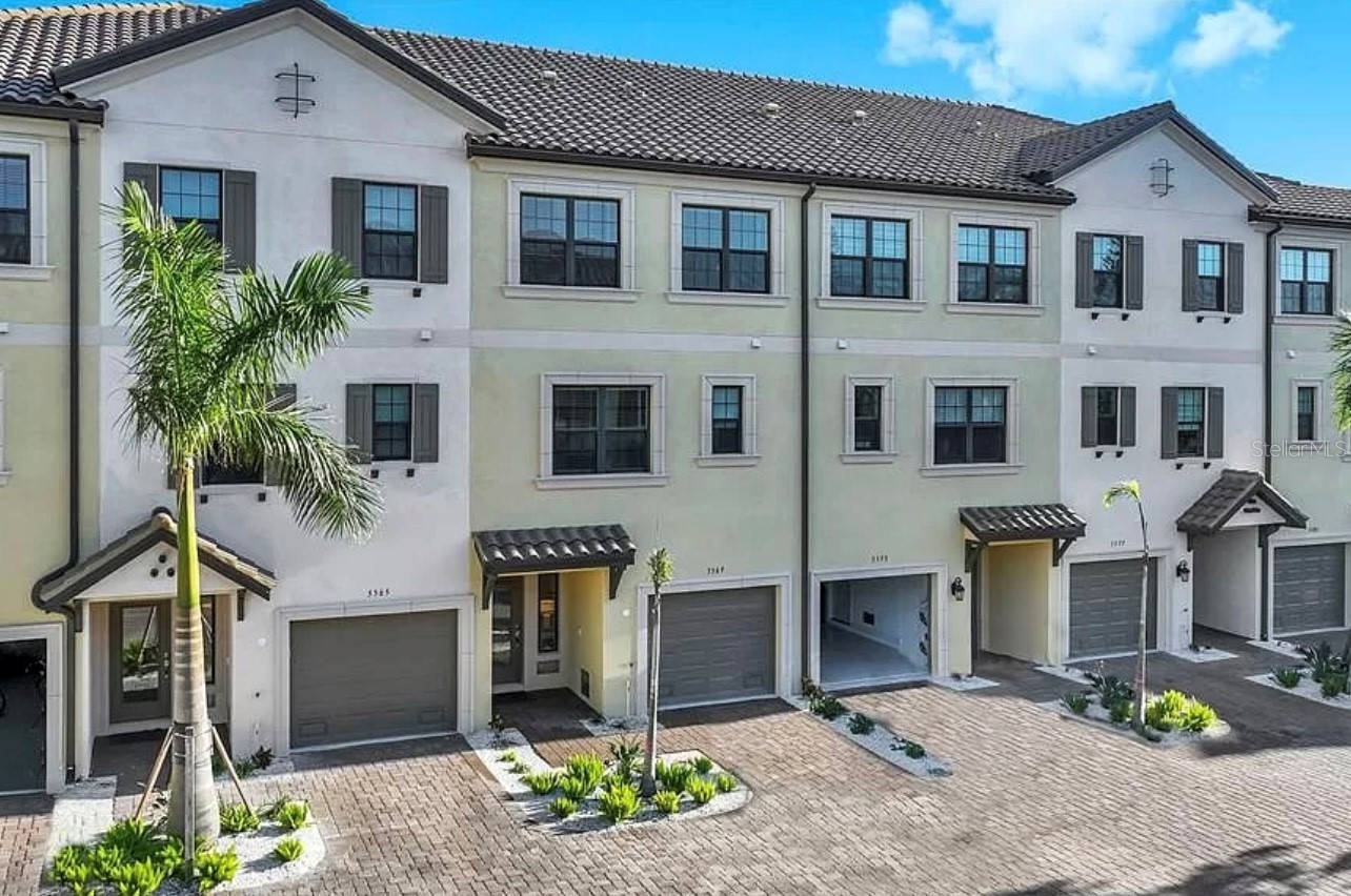 5569 CANNES CIRCLE