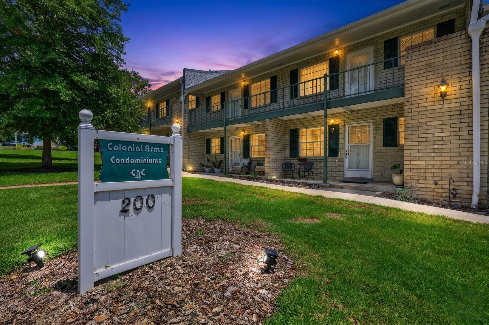 200 E 10TH AVENUE 8