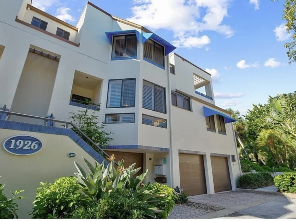 1926 HARBOURSIDE DRIVE 1302