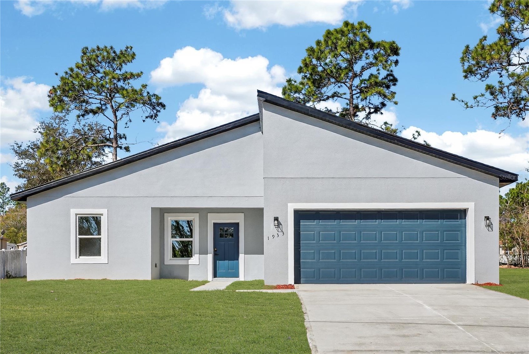 1933 W OLIVER DRIVE