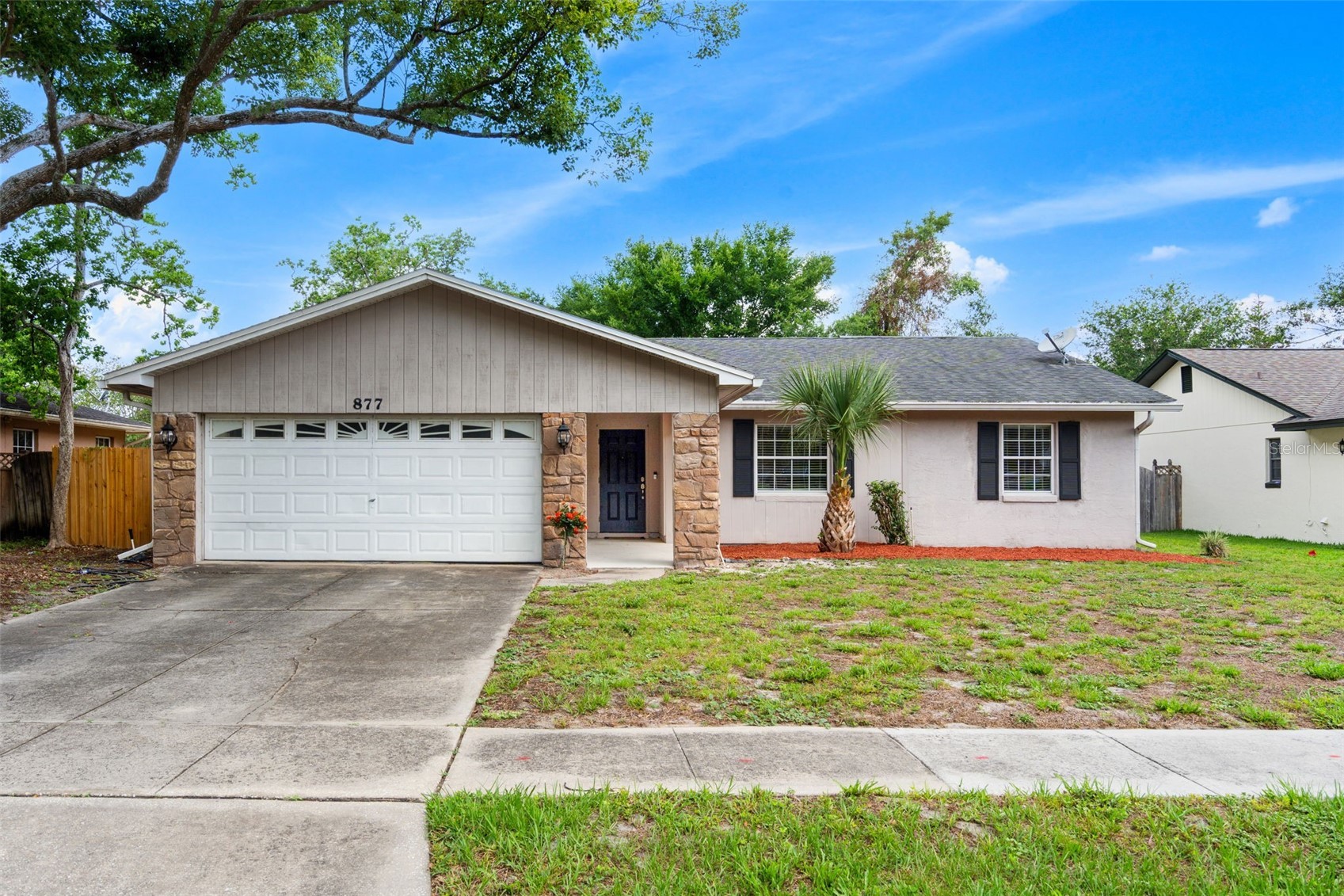 877 BENCHWOOD DRIVE