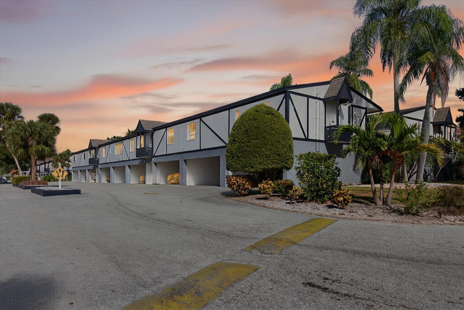 1146 KING ARTHUR COURT 110