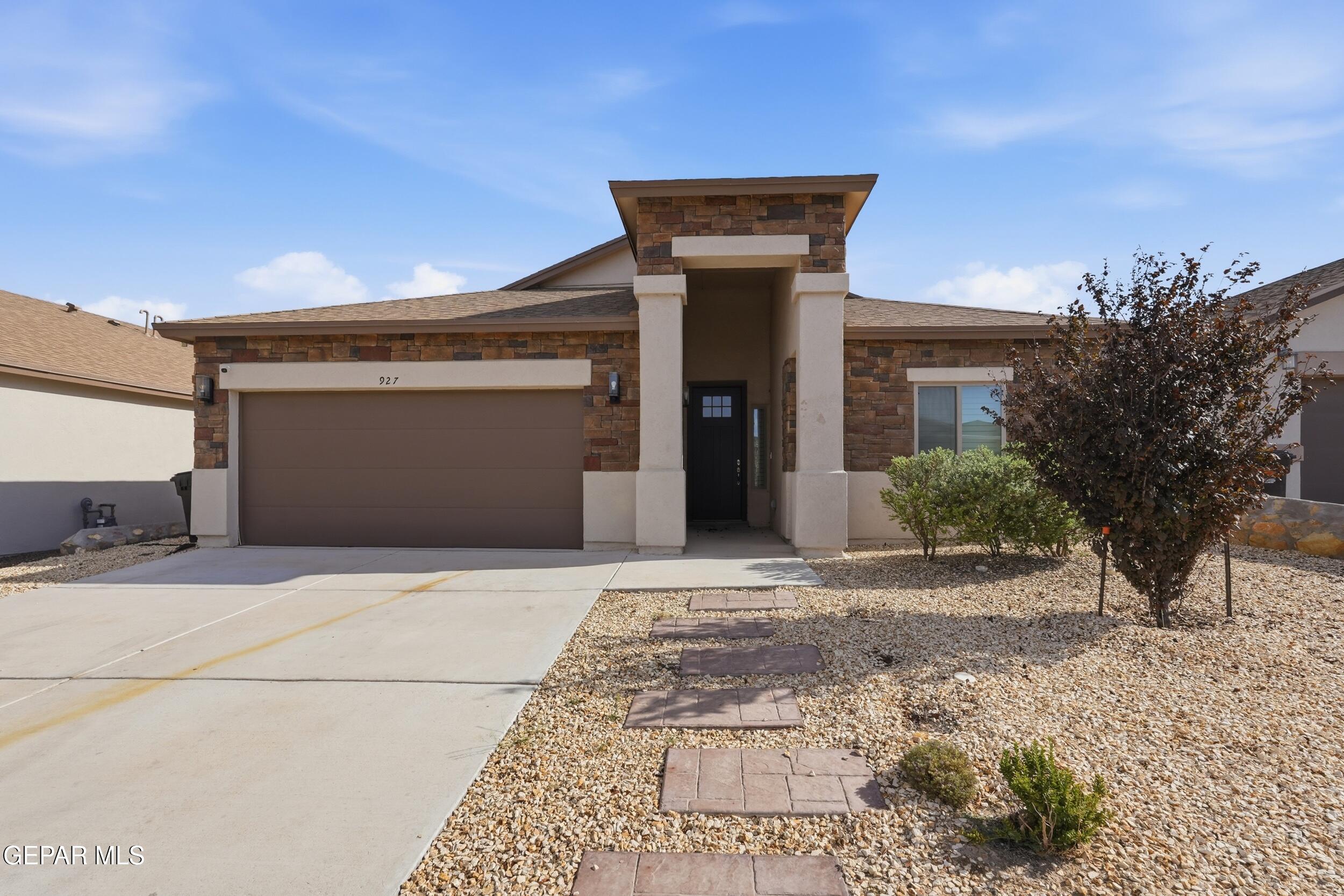 927 BRASS HILL Avenue, Santa Teresa, NM 88008