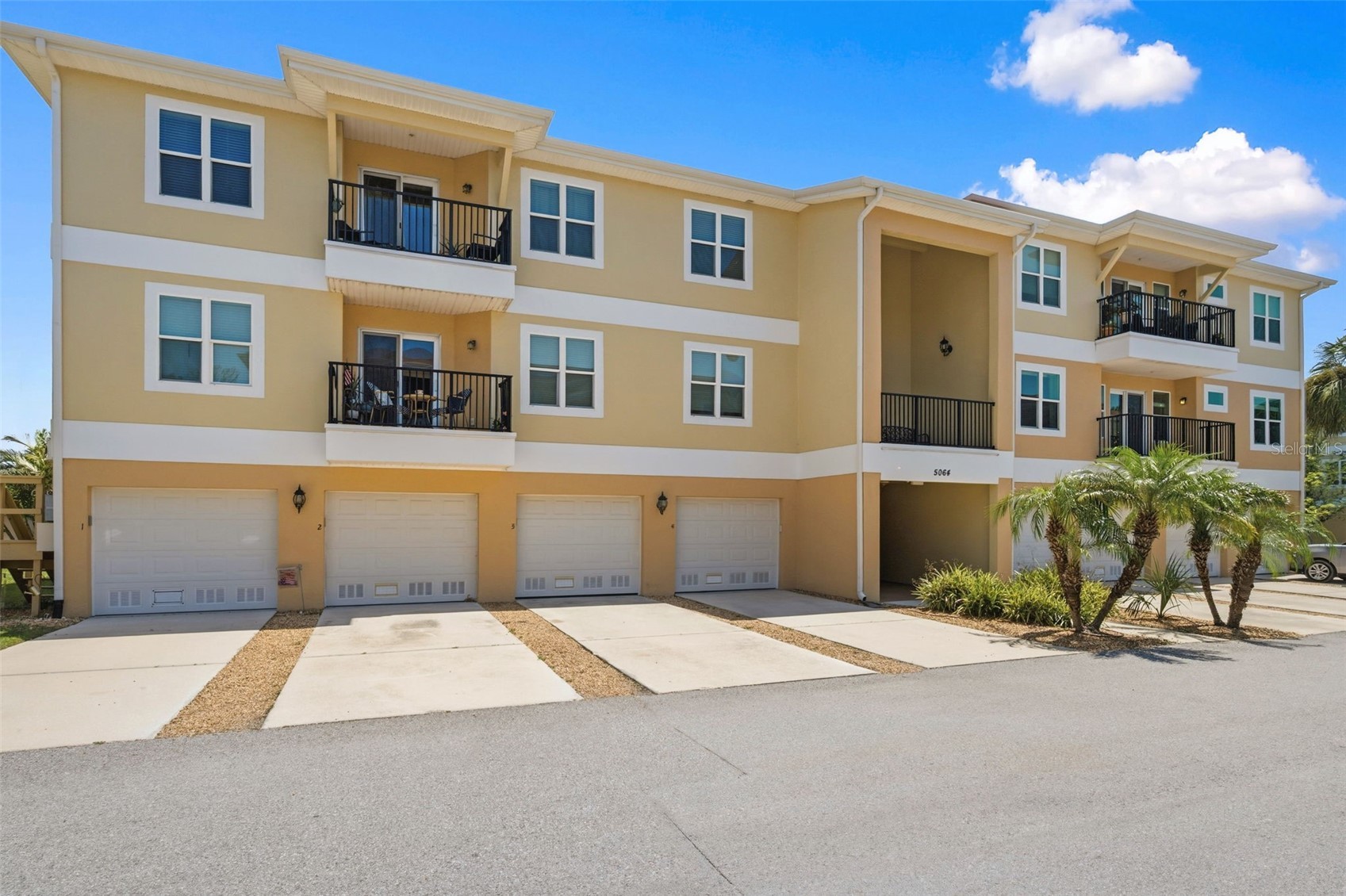 5064 ROYAL PALMS WAY 204