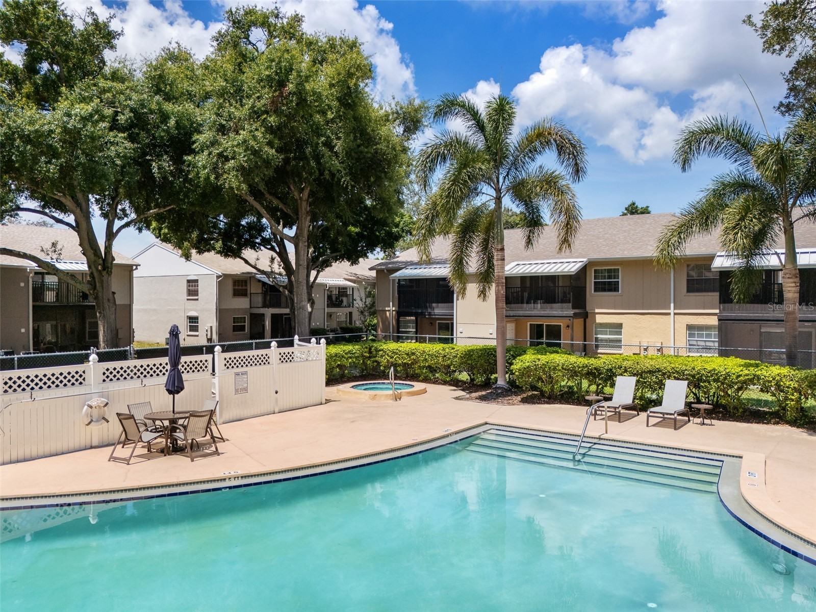 3812 N OAK DRIVE M72