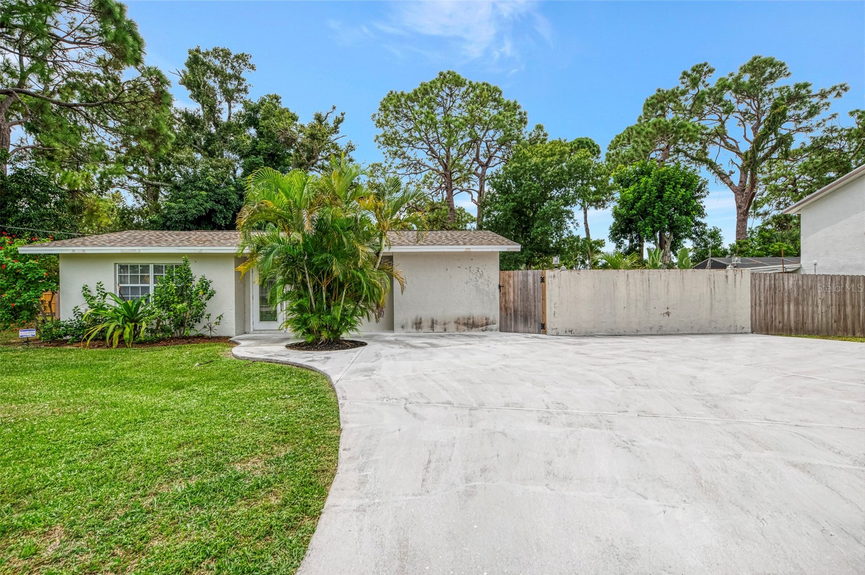 2136 BRUECKNER DRIVE