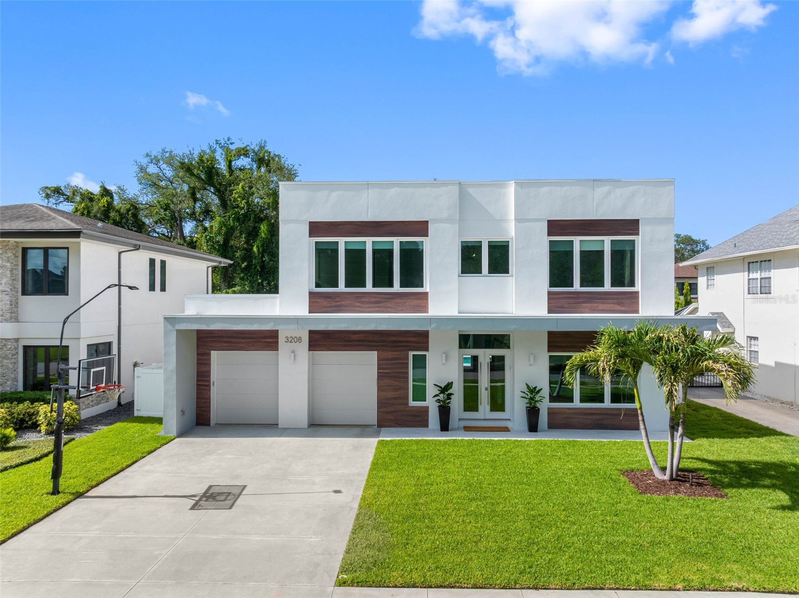 3208 W LAWN AVENUE