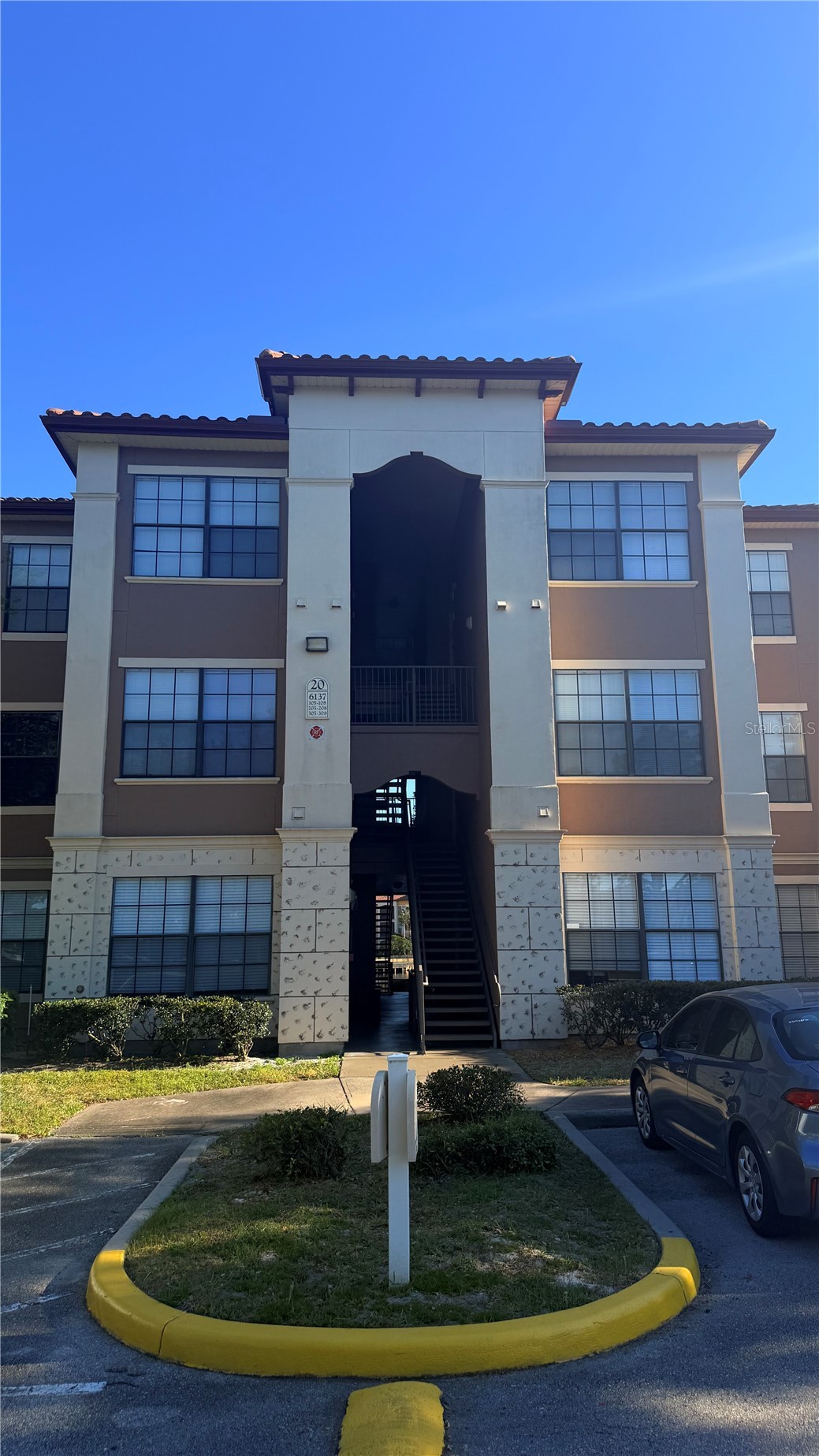 6137 METROWEST BOULEVARD 307