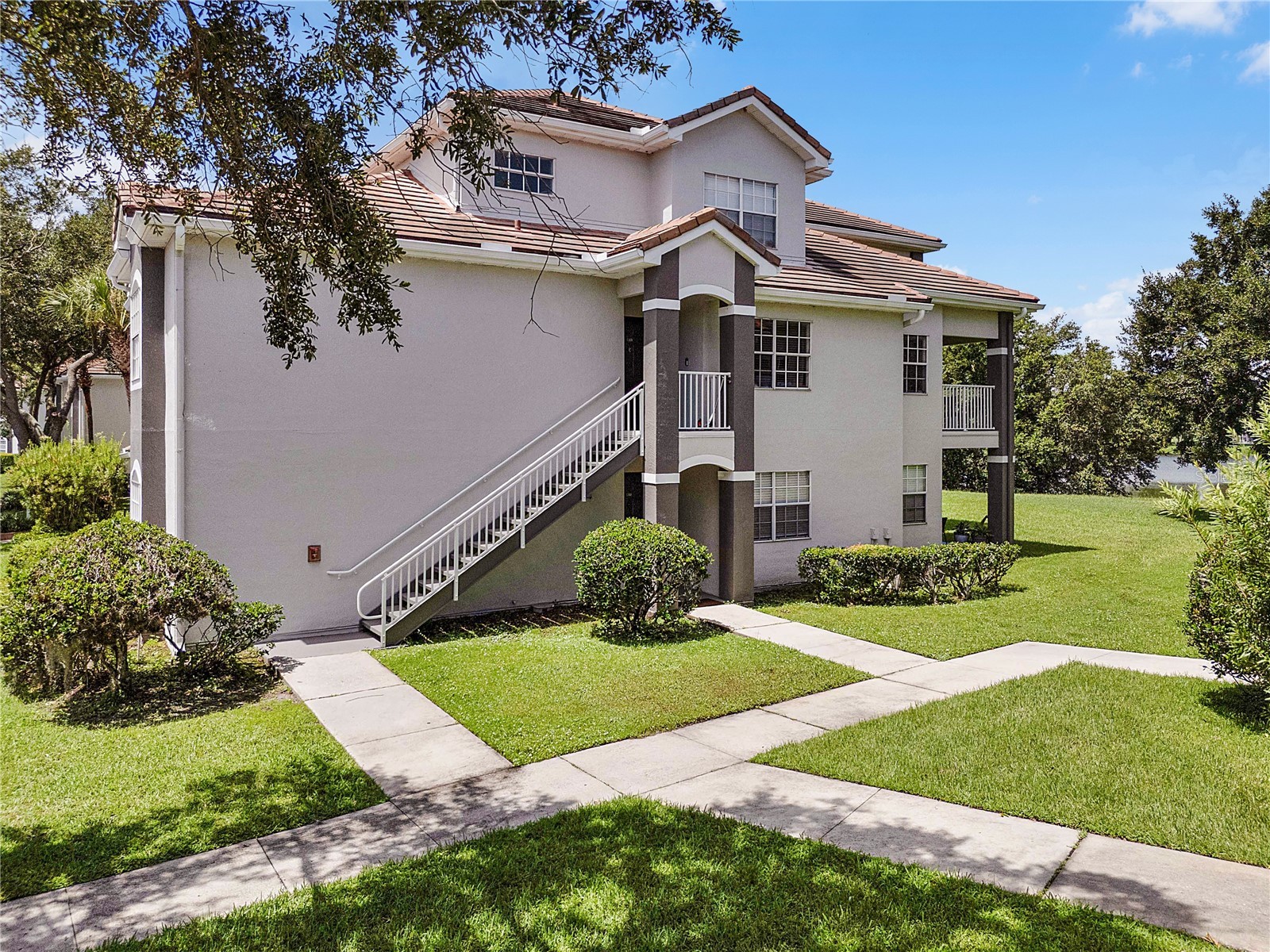 13929 FAIRWAY ISLAND DRIVE 818