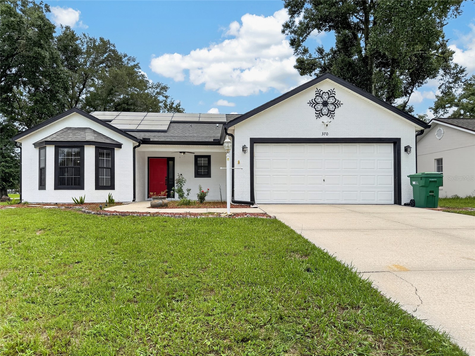 370 CARRIAGE LANE