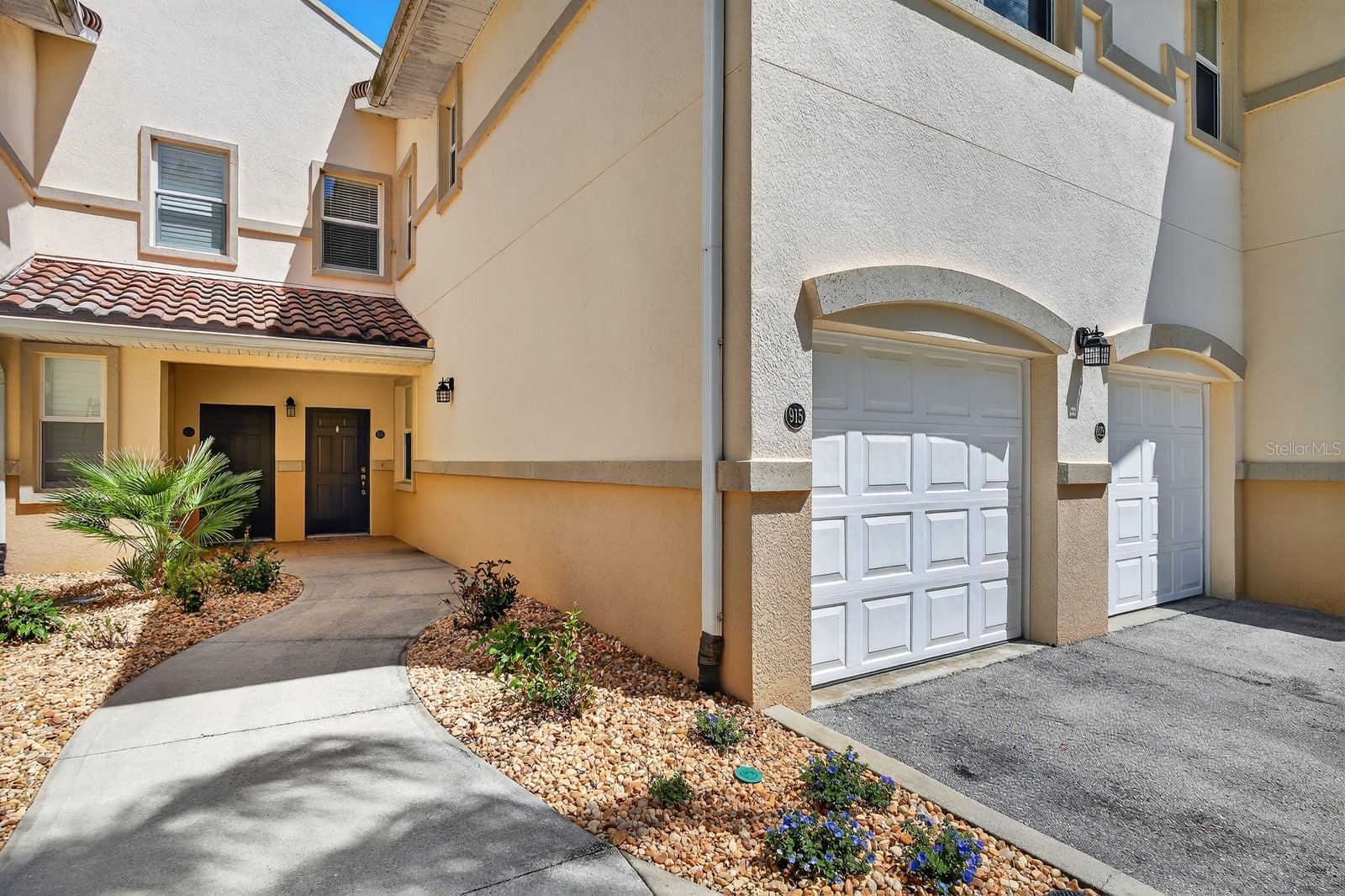 200 RIVERVIEW BEND S 915