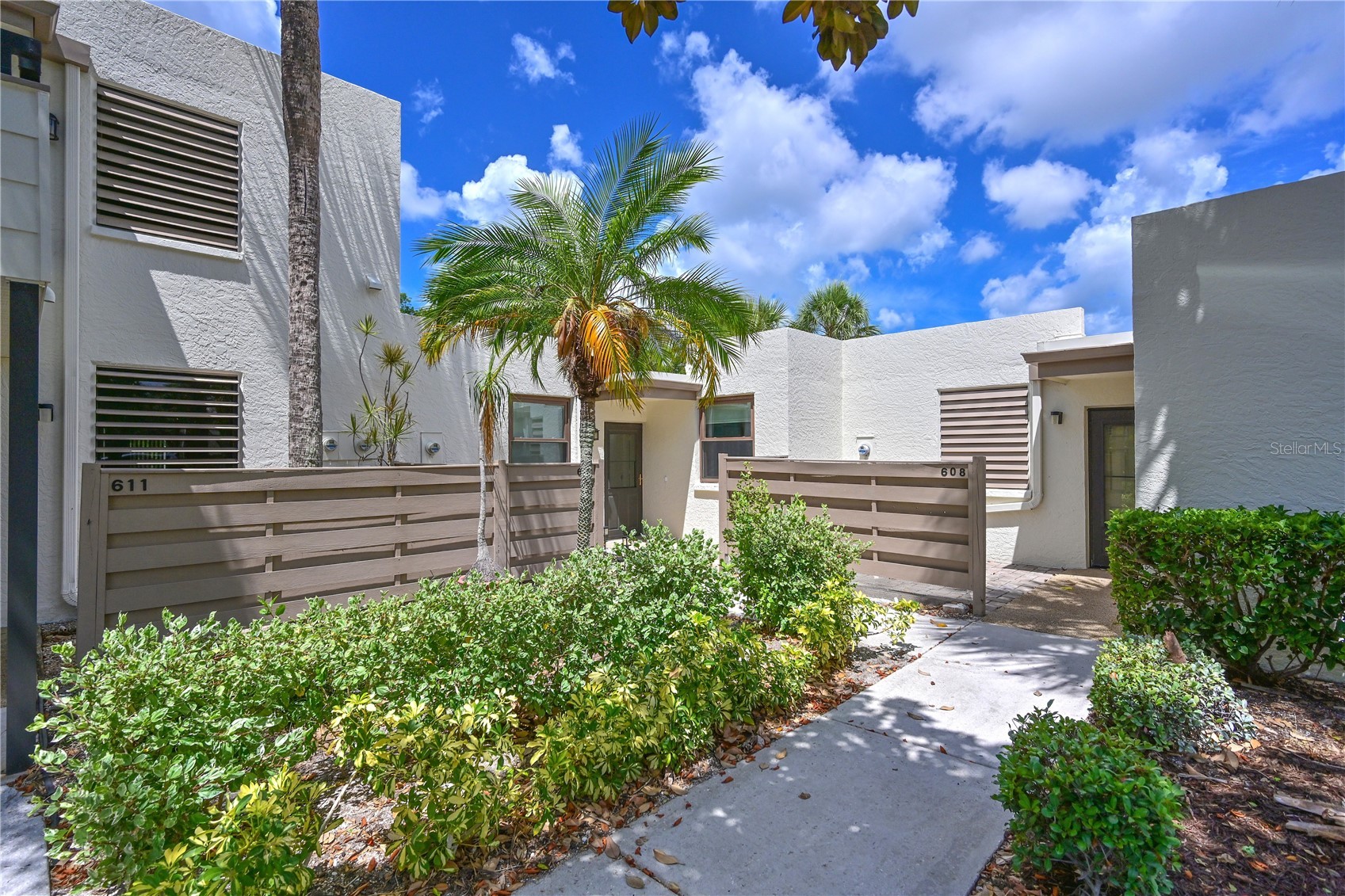 609 WOODLAWN DRIVE