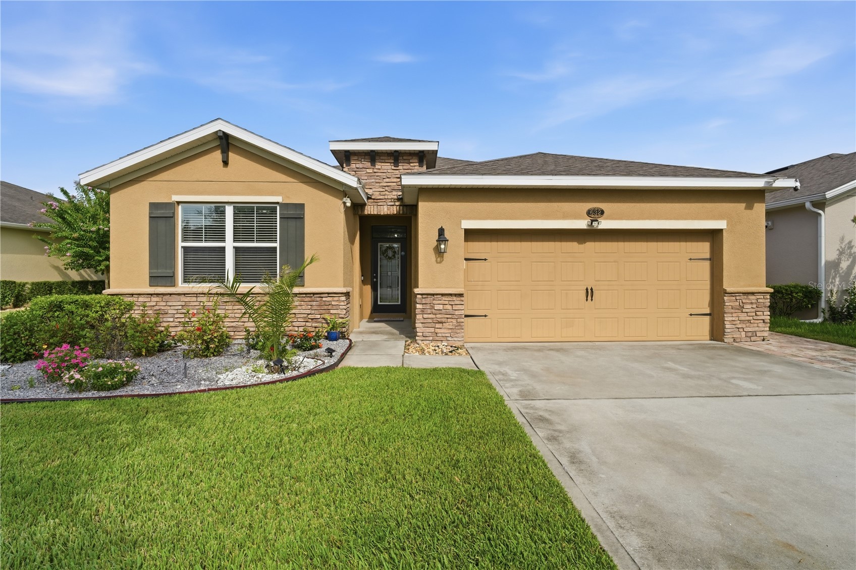 632 E VICTORIA TRAILS BOULEVARD