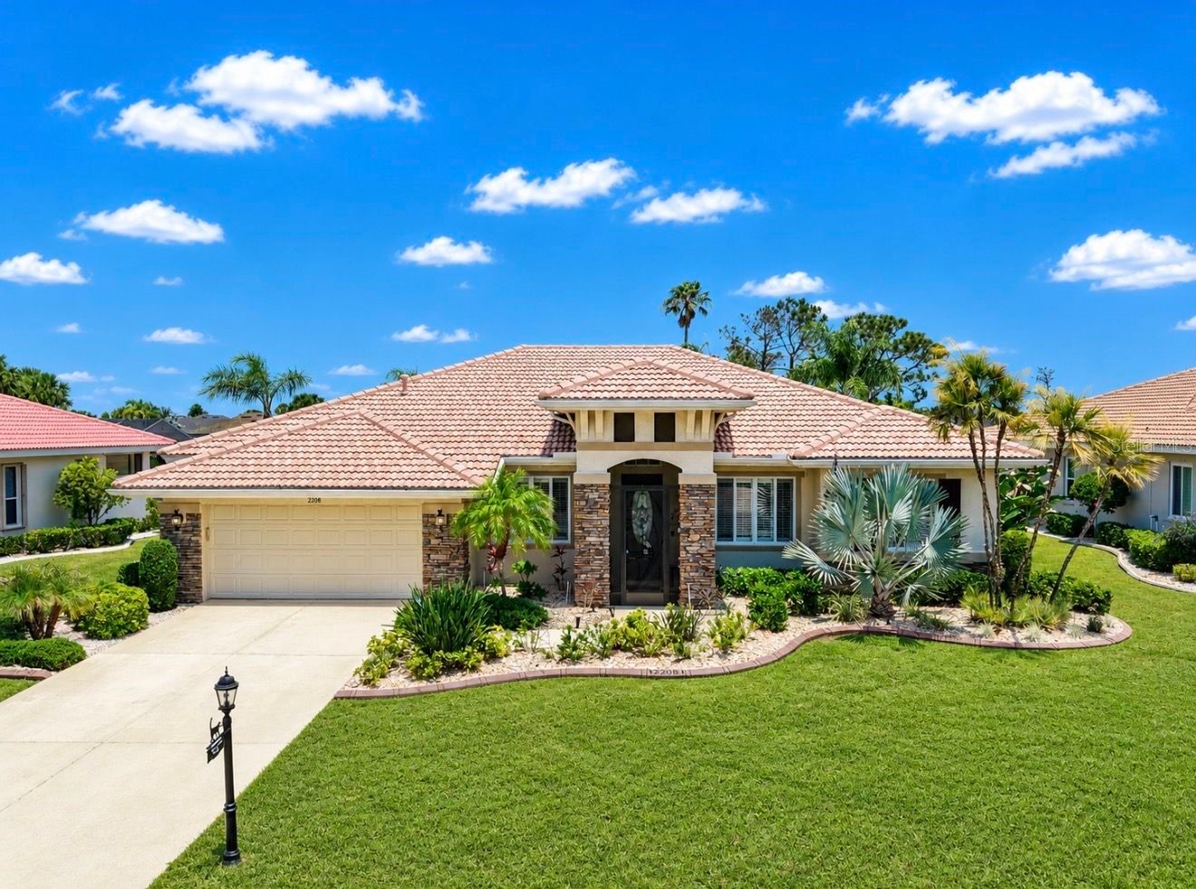 2208 MYRTLE VISTA COURT