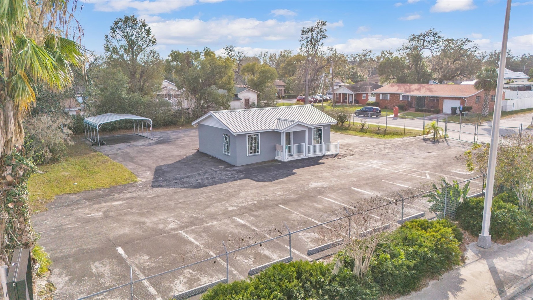 214 W MEMORIAL BOULEVARD