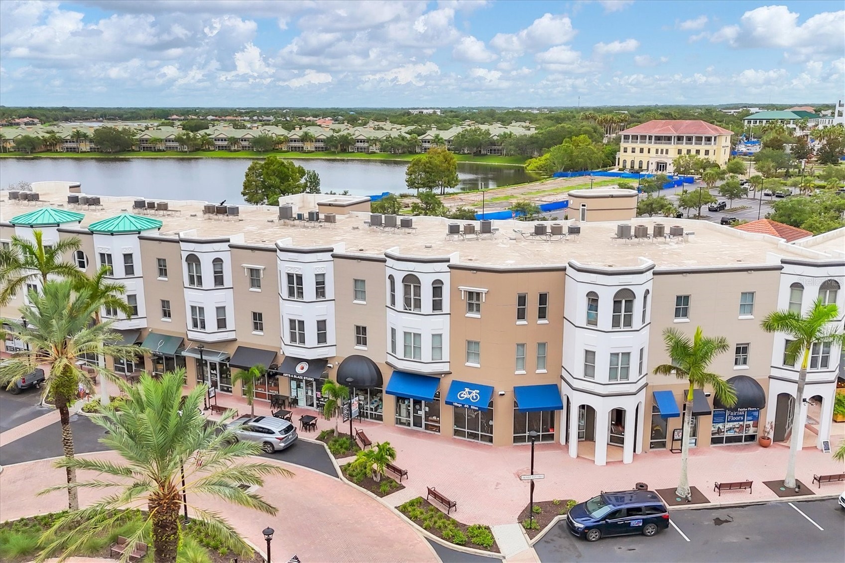 8111 LAKEWOOD MAIN STREET 306