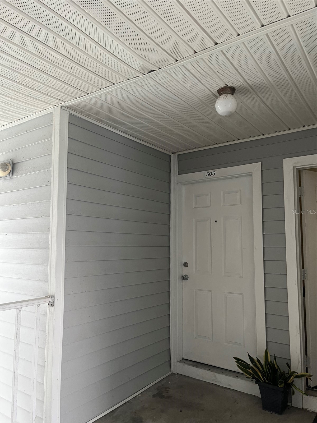 1205 BERMUDA LAKES LANE 303
