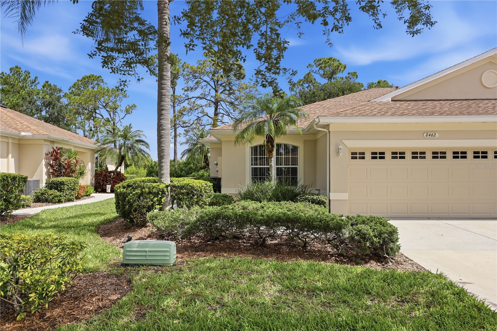 2462 MAGNOLIA CIRCLE