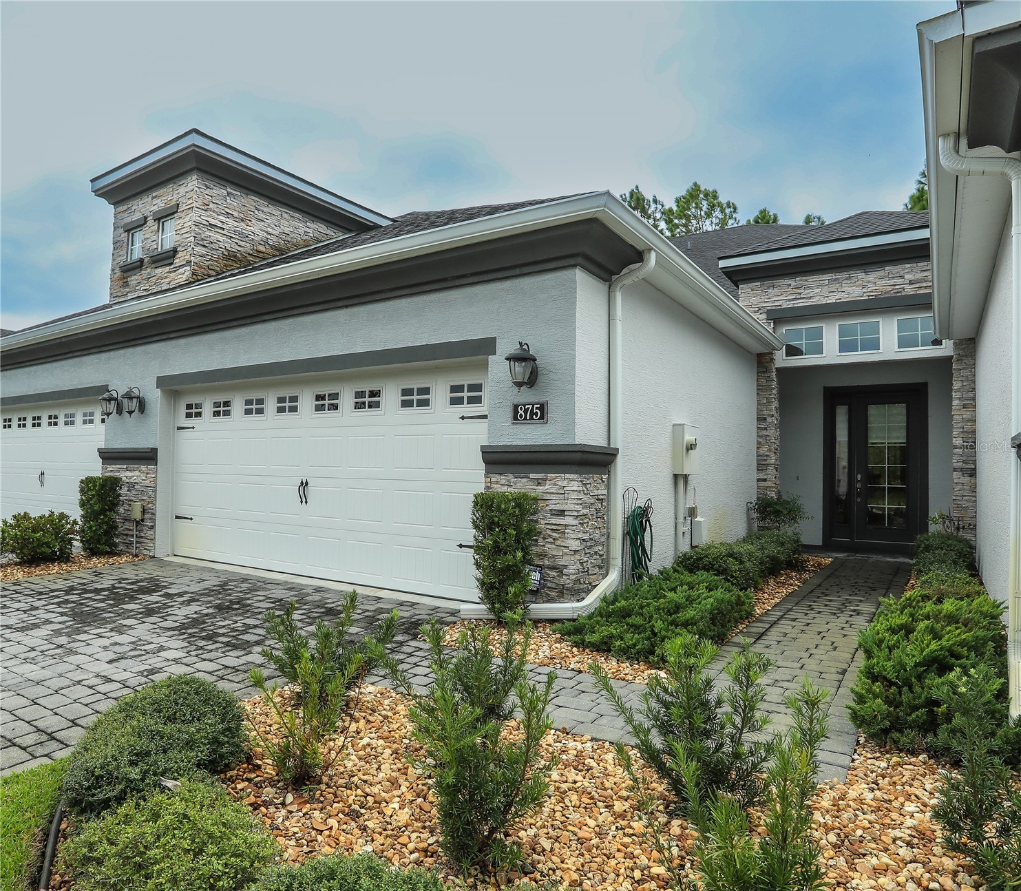 875 PINEWOOD DRIVE