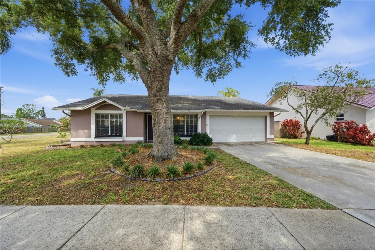 798 COUNTRYSHIRE LANE