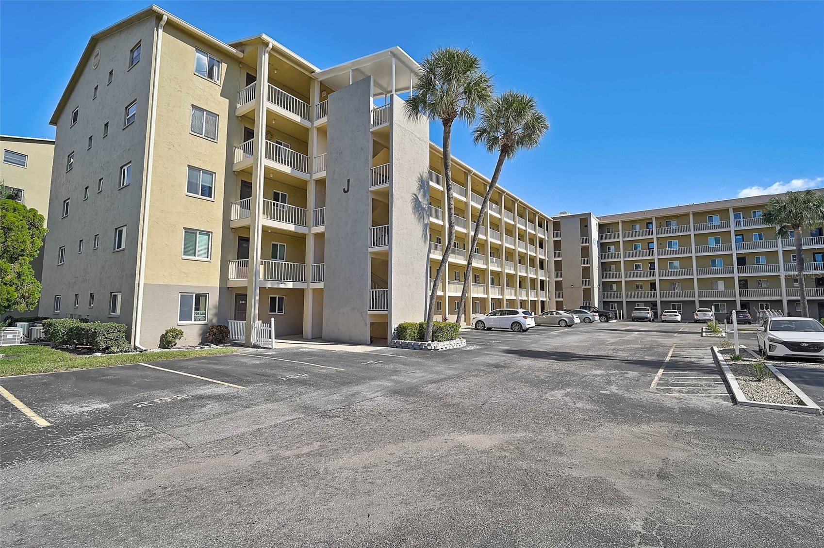 3585 LAKE BAYSHORE DRIVE J-301