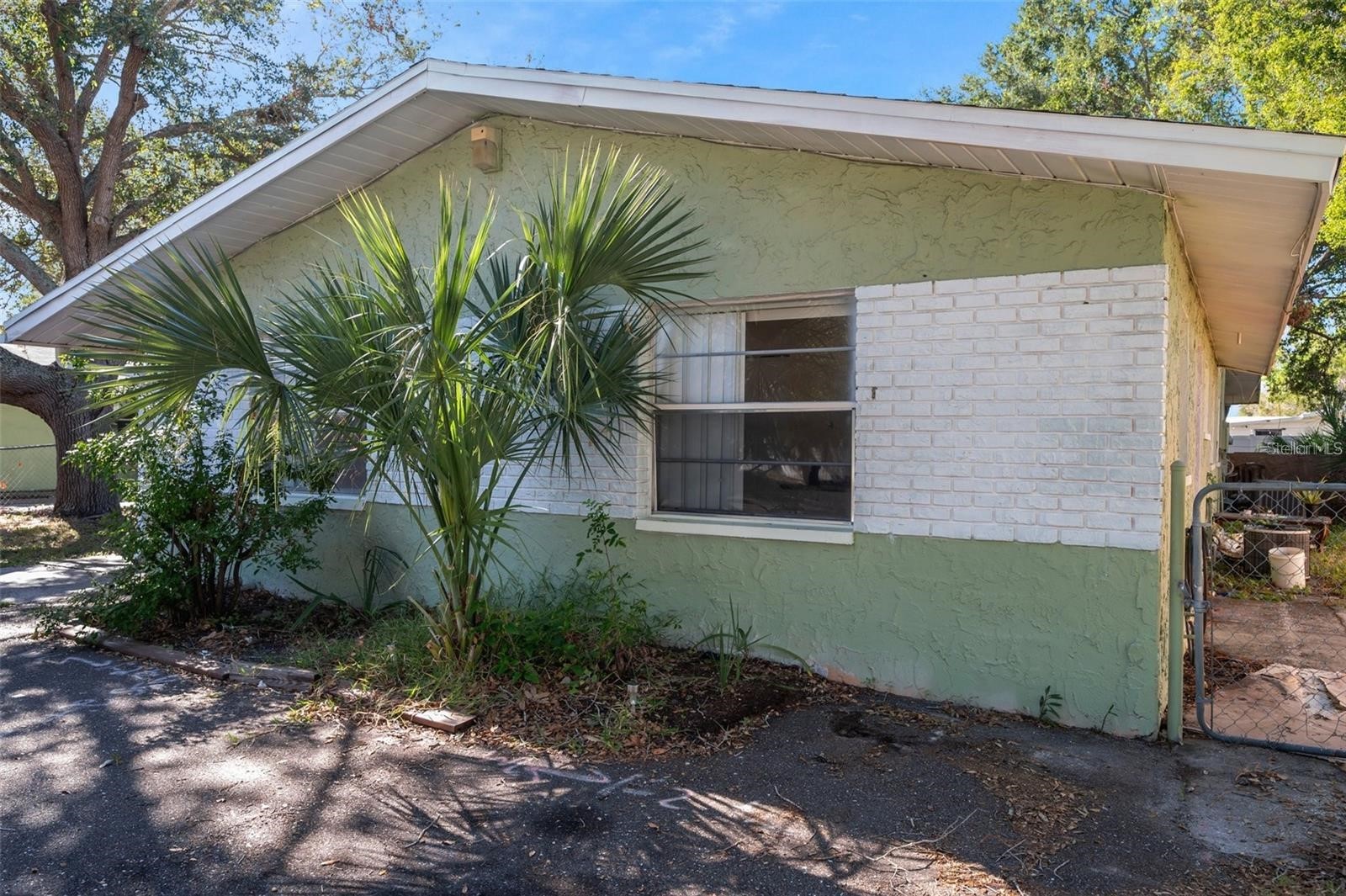 914 LAKE PALMS DRIVE