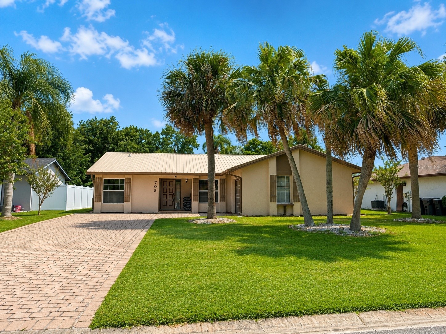 708 DUFFER LANE