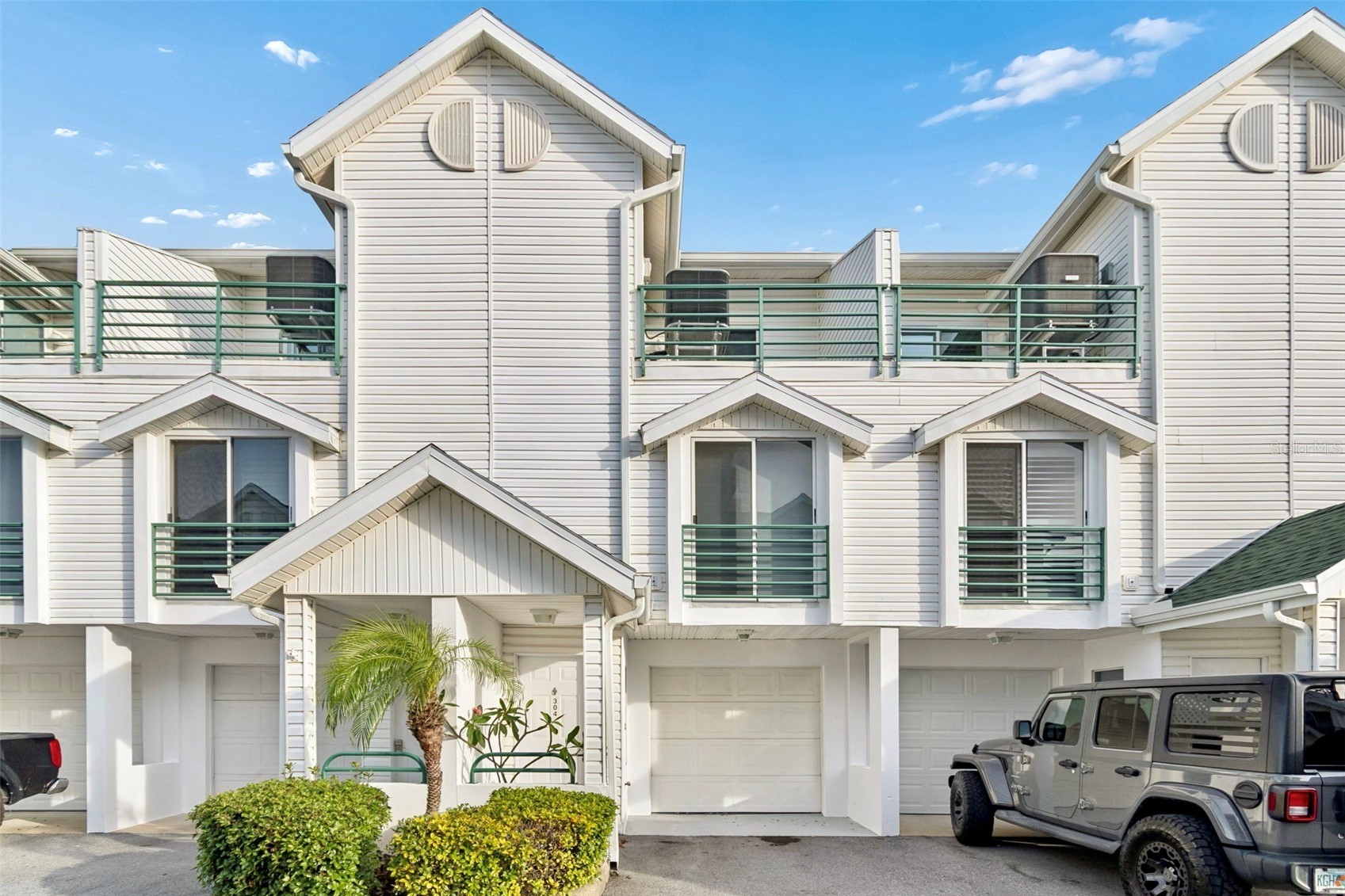 320 ISLAND WAY 304