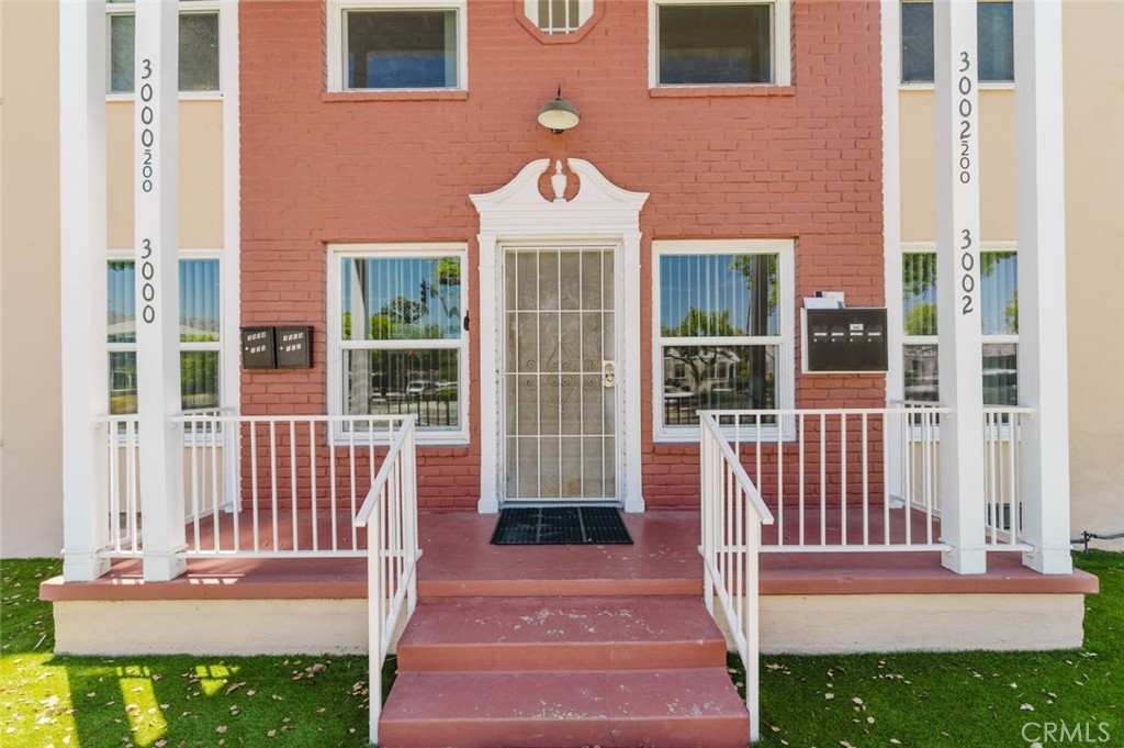 3002 W Victory Boulevard 200