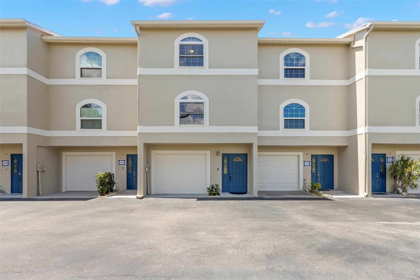 737 PINELLAS BAYWAY S 308