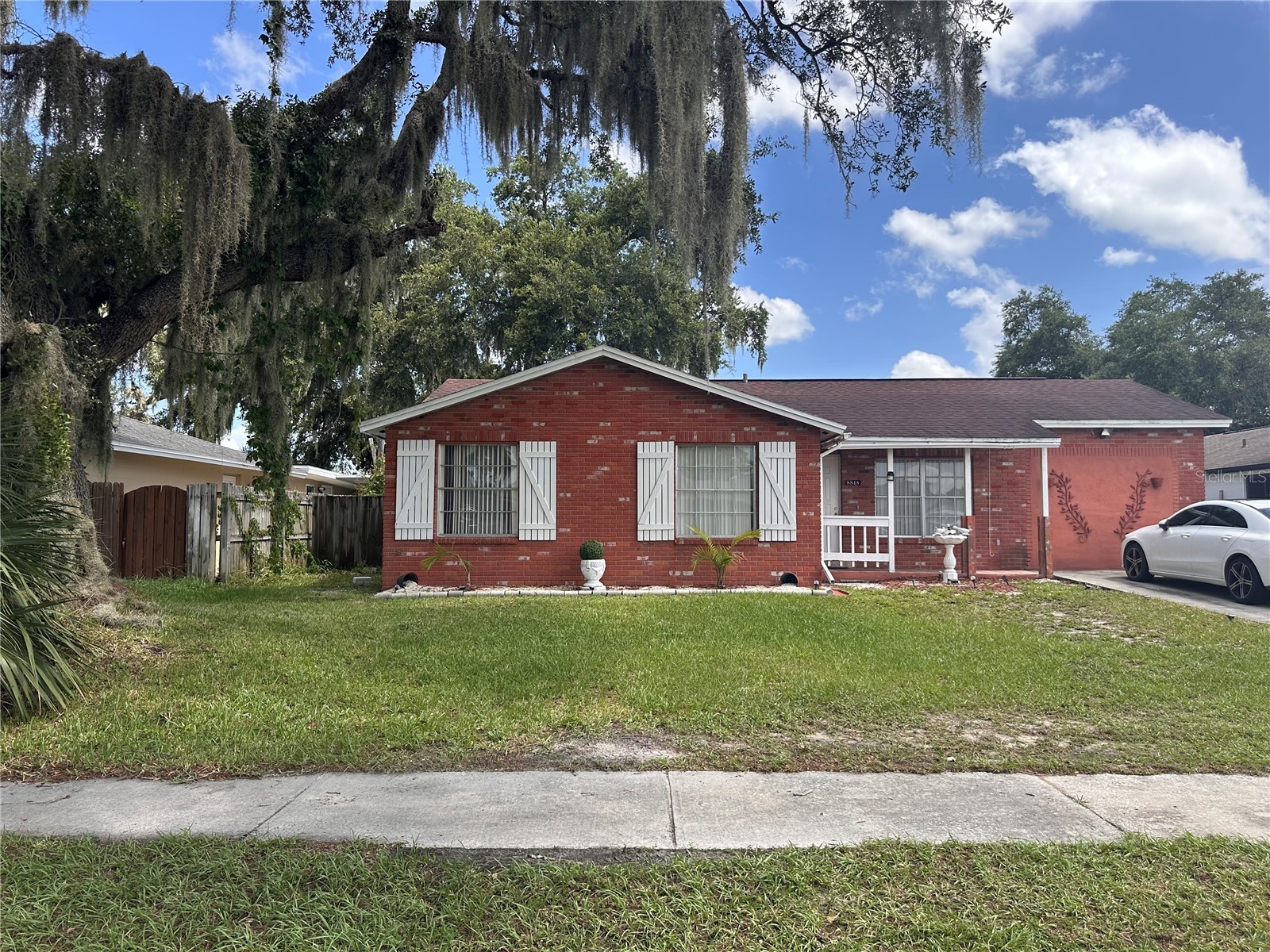 8848 OAK CIRCLE