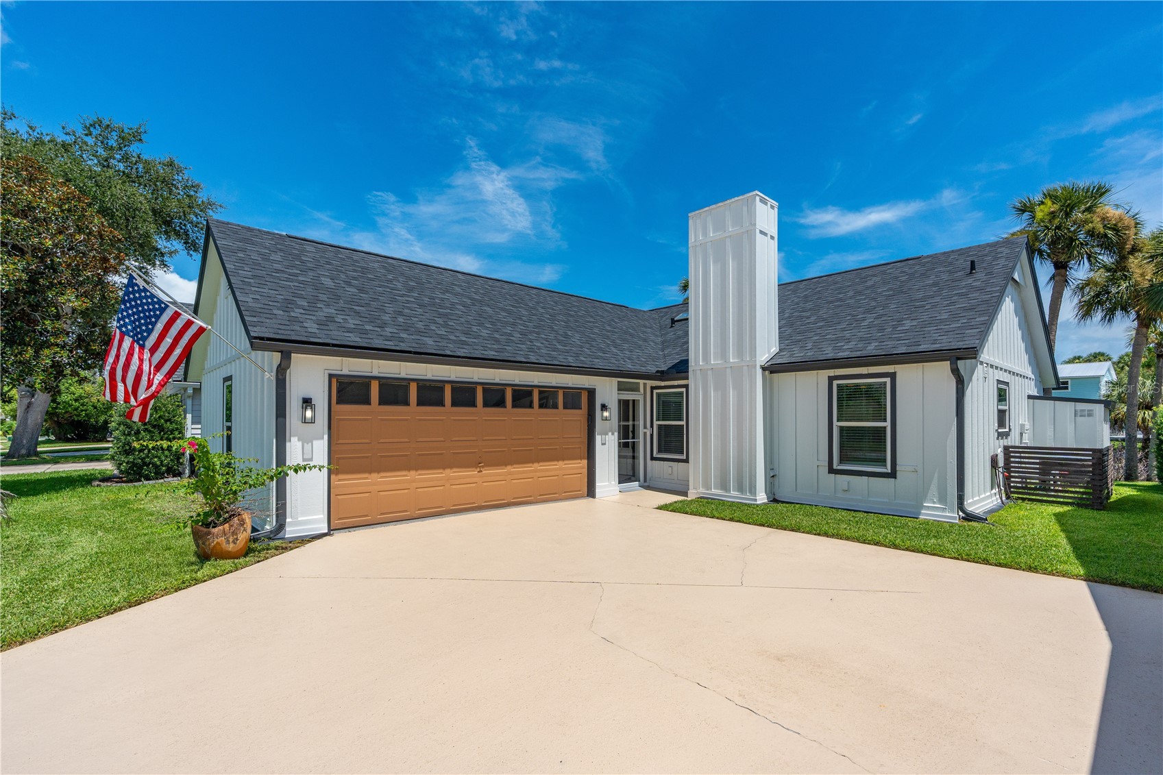 762 PINE SHORES CIRCLE