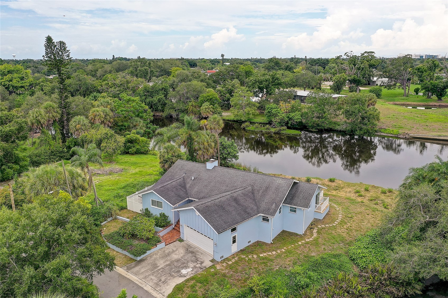 3214 N SECLUSION DRIVE