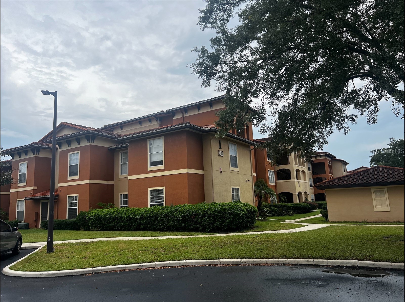 5578 METROWEST BOULEVARD 1-201
