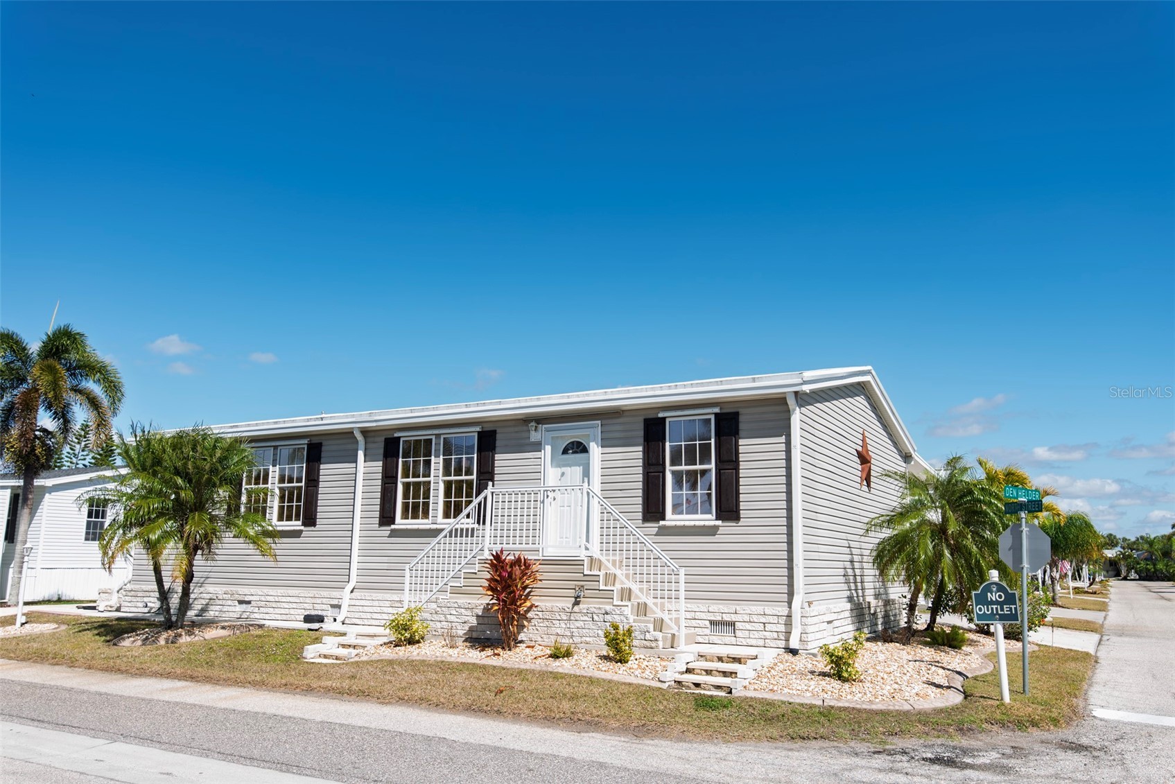 1 DEN HELDER AVENUE