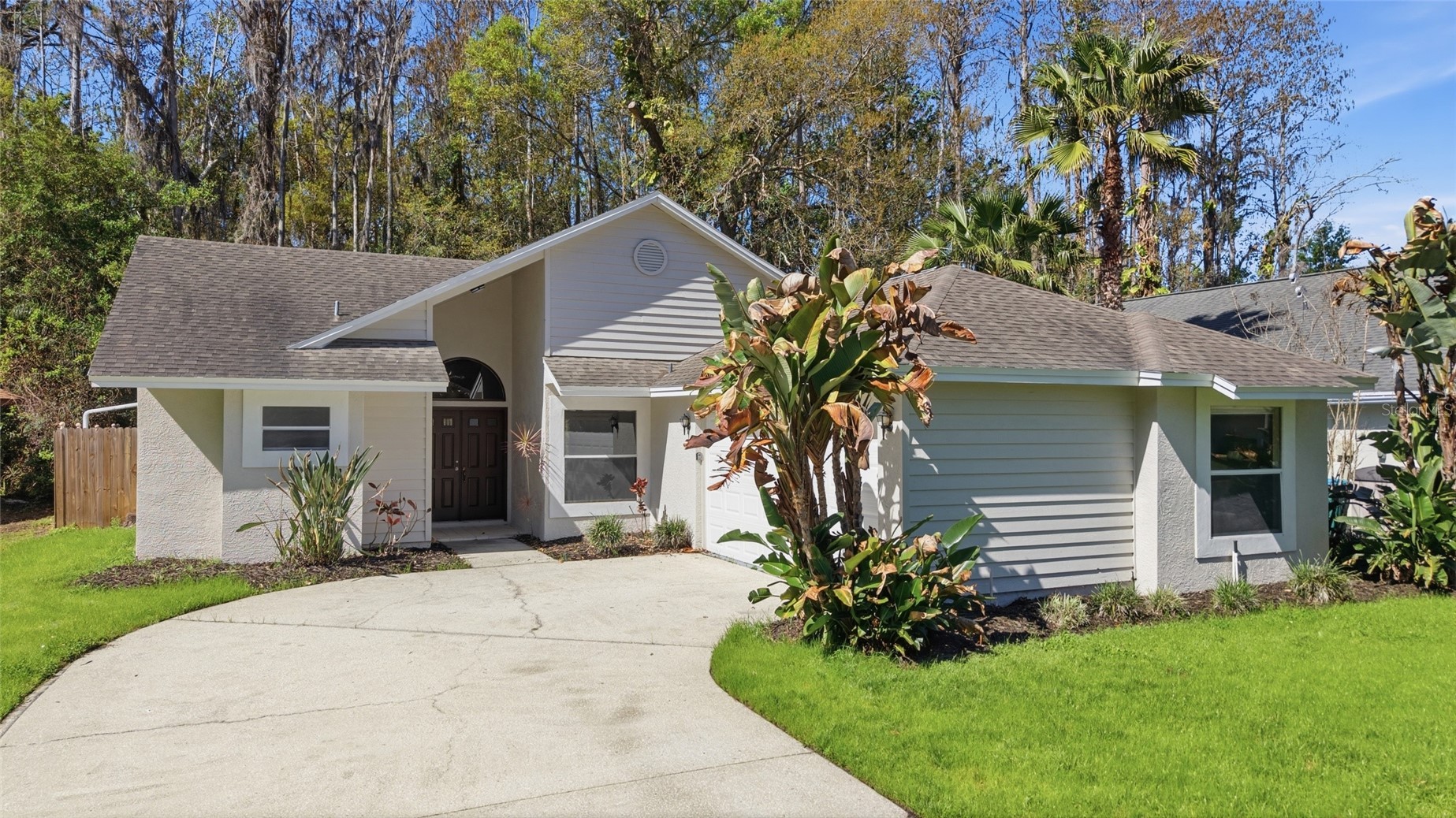 812 CRESTRIDGE DRIVE