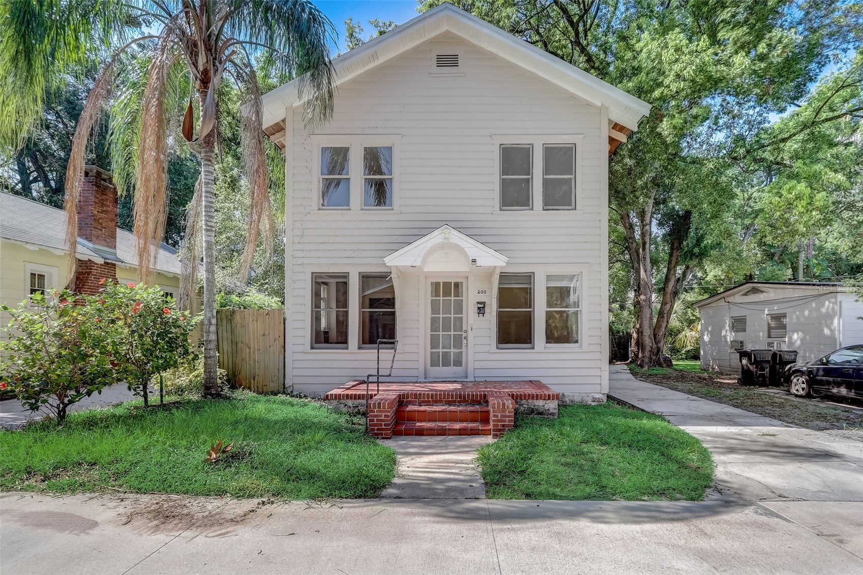 200 & 200 1/2 HIBISCUS COURT