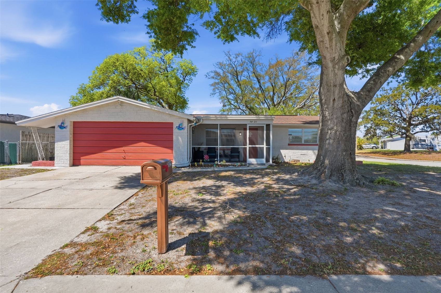 9825 LAKESIDE LANE